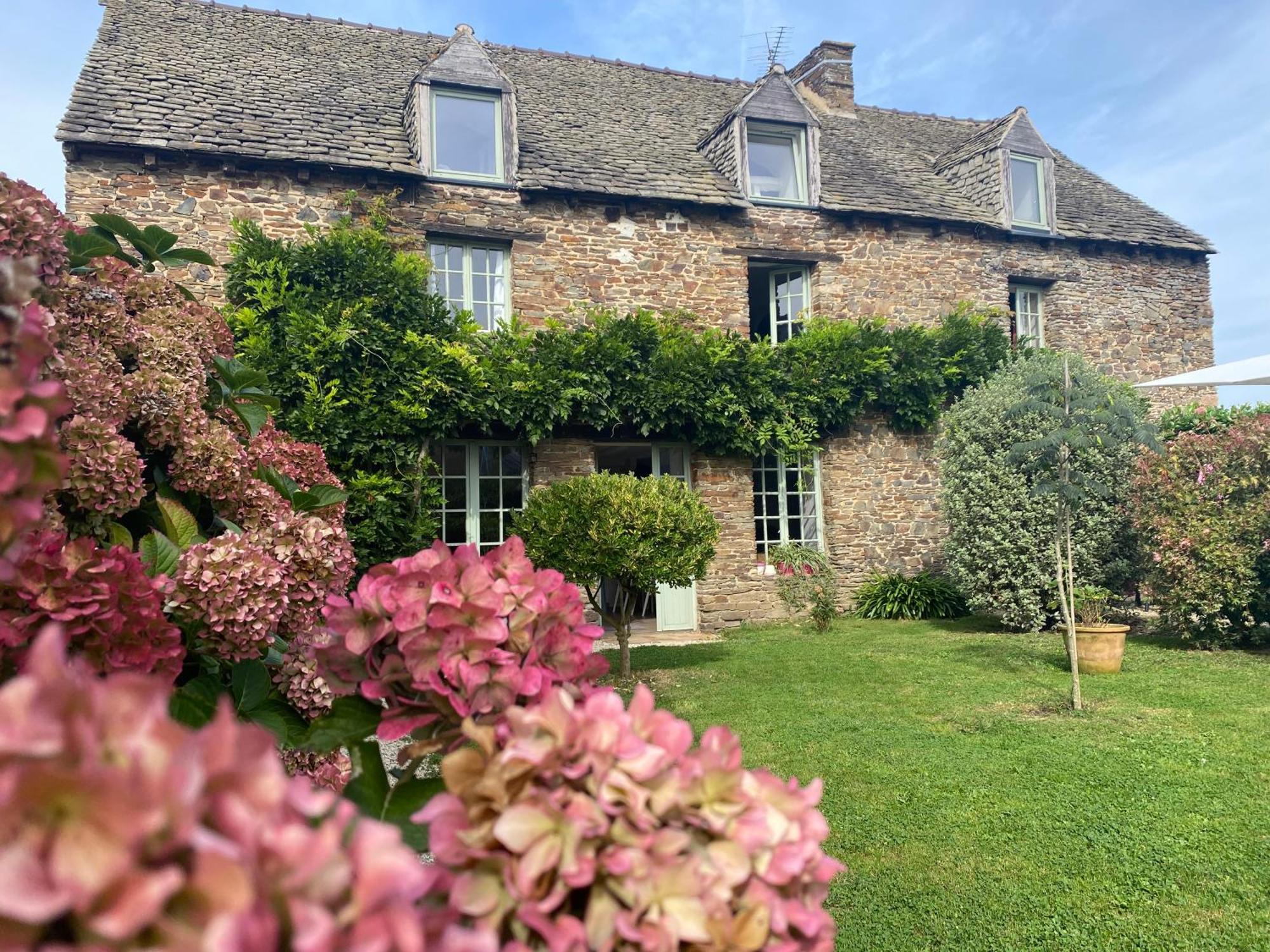 Bed and Breakfast La Clef Du Four Plesder Exteriér fotografie